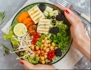 Ayuno intermitente: cómo es la dieta, cuáles son sus beneficios y qué se puede tomar