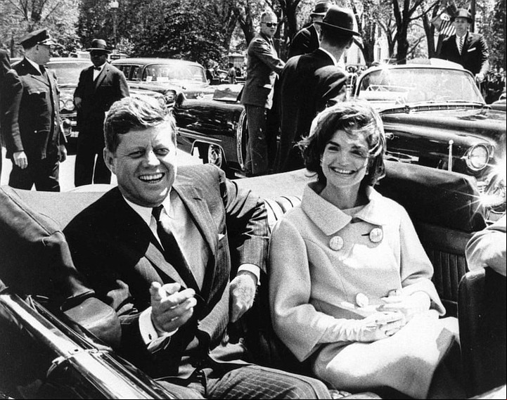 El presidente de los Estados Unidos John F. Kennedy y la primera dama Jacqueline Kennedy
EFE/ABBIE ROWE/NATIONAL PARK SERVICE
