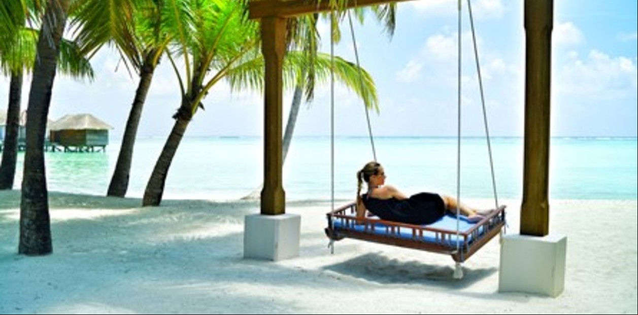 La vida feliz, definida como bienestar hedónico, busca el placer y el disfrute personal./ Imagen: Conrad Maldivas Resort.