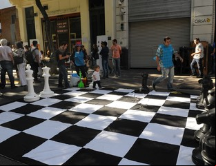 La magia de Marcel Duchamp en Congreso: el arte sale a la calle para convertirla en una fiesta