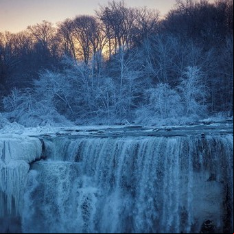 Las cataratas del Niágara congeladas: un paraíso invernal en Canadá