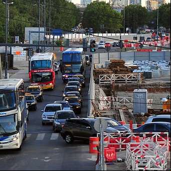 Cómo moverse por Retiro, tras el cierre de la avenida Antártida Argentina: todos los desvíos