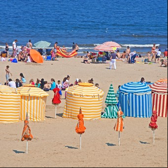 Narcoturismo en Francia: aumenta el control policial en las playas de Normandía tras encontrarse paquetes con cocaína