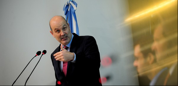 Federico Sturzenegger advierte: "Si la inflación baja, bajará la tasa; si sube, subirá"