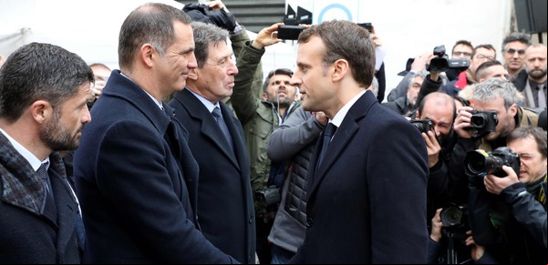 Emmanuel Macron visita Córcega, la Cataluña sa
