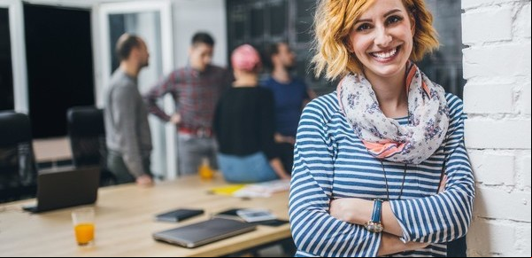 Del trabajo glamoroso al "nice girl": sesgos de género en la oficina