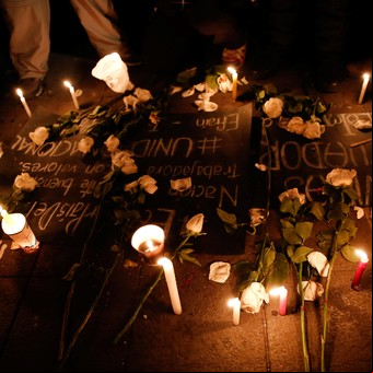Qué significa prender una vela blanca a un fallecido, según la espiritualidad