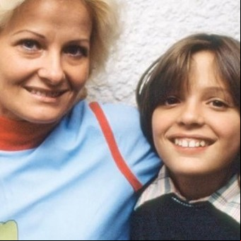 ¿Fin del misterio? La serie de Luis Miguel mostró qué pasó con su mamá