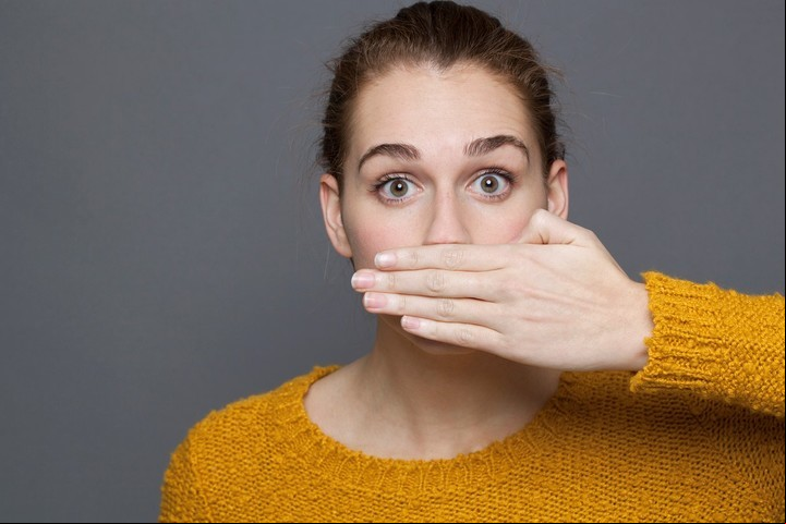 Existen 80 causas fisiopatológicas que alteran el aliento. La halitosis es un problema mucho más frecuente de lo que se cree, y también un síntoma de colesterol alto.