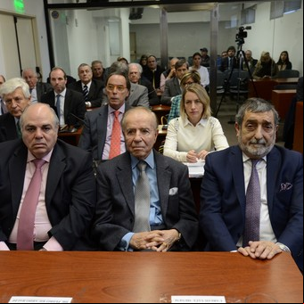 Condenaron a Carlos Menem y a Domingo Cavallo a más de tres años de prisión por la venta de La Rural