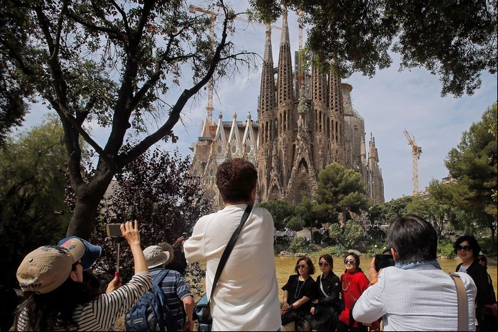 Basílica Sagrada Familia, en Barcelona (foto de Manu Fernandez/Associated Press).