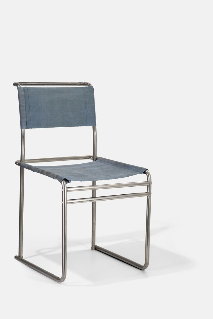Bauhaus. Silla moderna de Marcel Breuer, primero alumno y después profesor de la Bauhaus, desarrolla en 1926 con el nombre de B5, hoy se sigue vendiendo con el nombre B40.