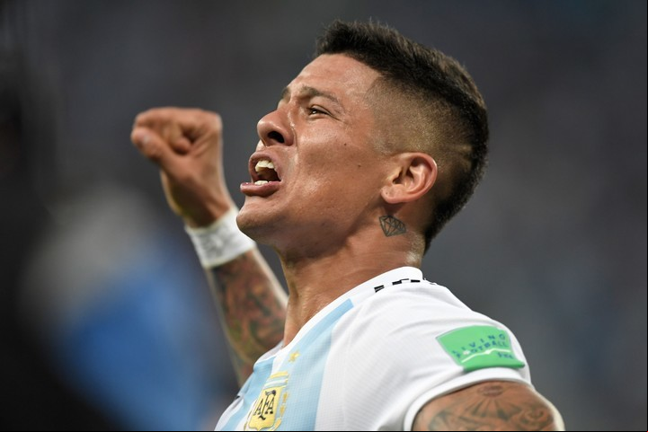 Marcos Rojo celebra su gol más importante. FOTO: AFP
