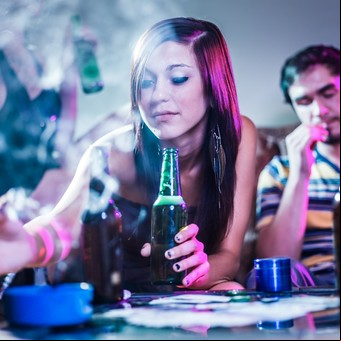Previas en casa: "Prefiero que mi hijo tome adentro"