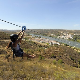 De España a Portugal, cómo cruzar la frontera en tirolesa