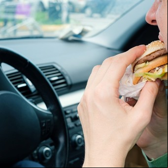 Seis causas que nos llevan a comer en exceso