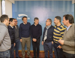 A dos puntas, los alcaldes del PJ van a un acto con Máximo Kirchner pero quieren verse con Sergio Massa