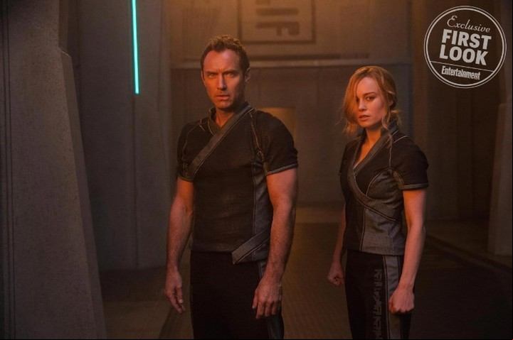 Jude Law y Brie Larson, juntos en "Capitana Marvel". (Foto: Entertainment Weekly)