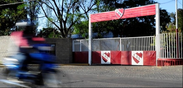 Abusos a menores en Independiente: repudian la excarcelación de tres imputados
