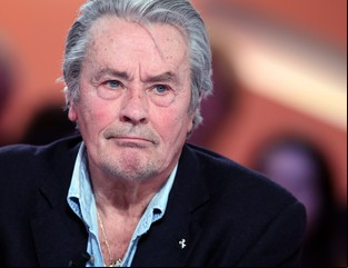 Alain Delon, a los 84: un fotógrafo sigue exigiendo que lo reconozca como hijo