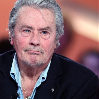 Alain Delon, a los 84: un fotógrafo sigue exigiendo que lo reconozca como hijo