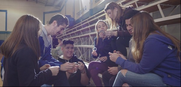 Elegir si tener sexo o no, con quién y cuándo: la nueva campaña sobre sexualidad para "les" adolescentes