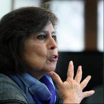 Laura Restrepo, polémica: en los crímenes machistas, "más que nenes de papá hay nenes de mamá"