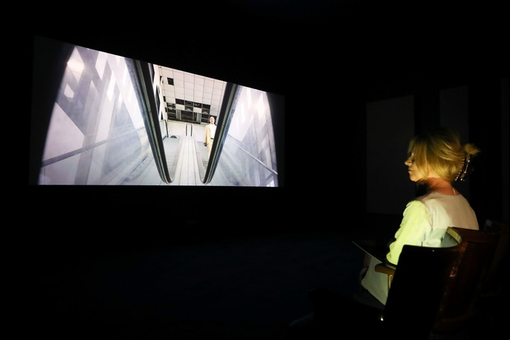 Instalación del artista británico Naeem Mohaiemen que combina fotografía y entrevistas. (Daniel LEAL-OLIVAS / AFP)