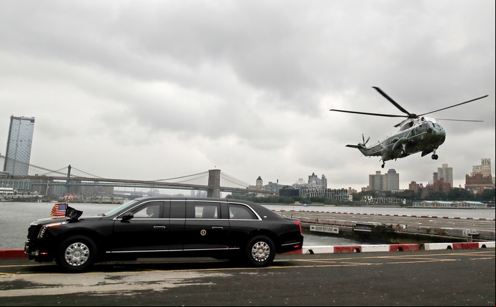 La Bestia 2.0 emprende su primer viaje oficial desde el helipuerto de Manhattan (Nueva York) hacia el centro de la ciudad. Crédito: REUTERS/Mike Segar
