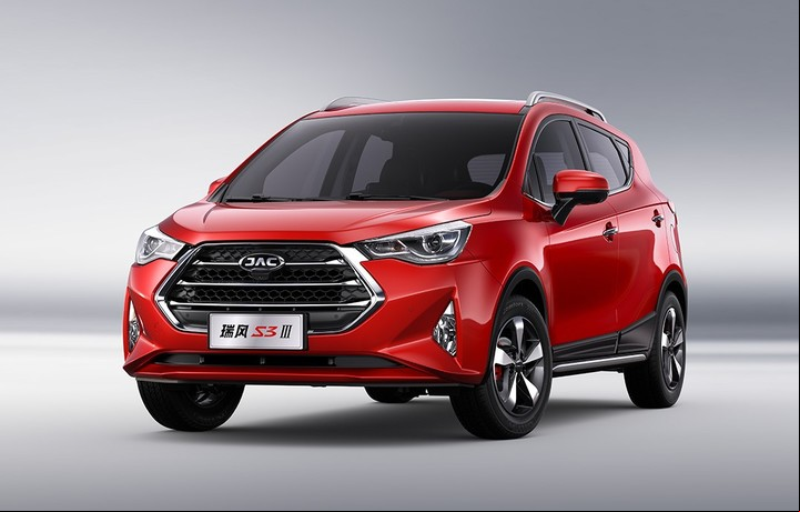JAC S3. Con motor naftero 1.6 litros de 120 CV, y opciones de caja manual de 6 o CVT.