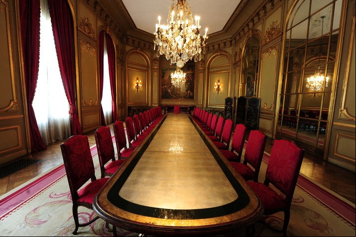 A la mesa. El comedor principal tiene capacidad para treinta invitados. / Rubén Digilio