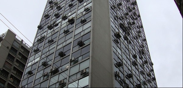 Las tres primeras torres porteñas de cristal cumplen casi 60