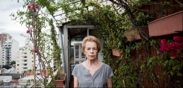 Hebe Uhart: brillantes palotes de una maestra  