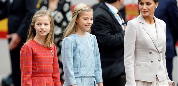 ¿Por qué una de las princesas de España usa aros y la otra no?
