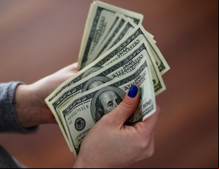Plazo fijo en dólares: cuánto rinde ahora invertir US$ 10.000 y dónde te pagan más interés