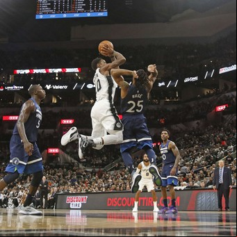 Manu Ginóbili siguió el triunfo de San Antonio Spurs "desde el sillón": sus sensaciones y divertidos comentarios