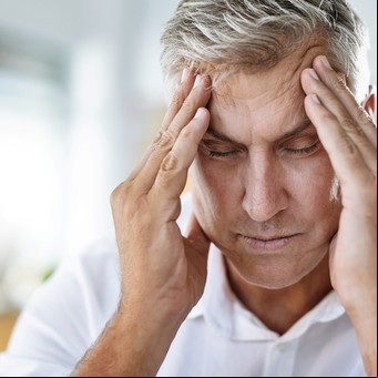 Cuál es el dolor de cabeza más peligroso en mayores de 50 años, según un prestigioso neurólogo de la Clínica Mayo