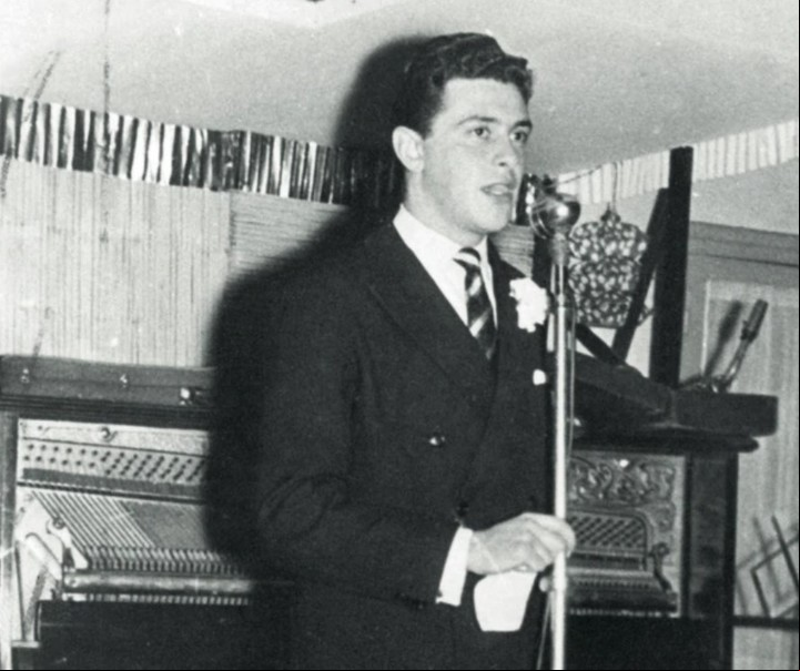El debut de Larrea en Radio Antártida. (Archivo)