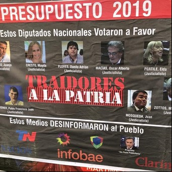 Con afiches anónimos, escrachan a los diputados justicialistas que votaron a favor del Presupuesto y también a Luis Majul