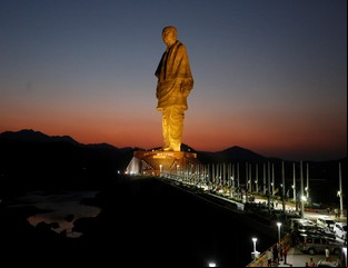 Costó U$S 400 millones, tiene 182 metros de altura y es la estatua más alta del mundo