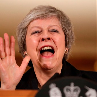 Una cadena de renuncias por el Brexit pone en riesgo al gobierno de la premier británica