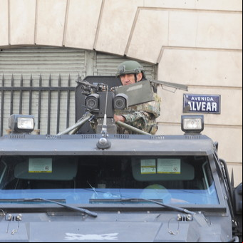 Otorgan más libertades a los agentes federales para usar armas de fuego
