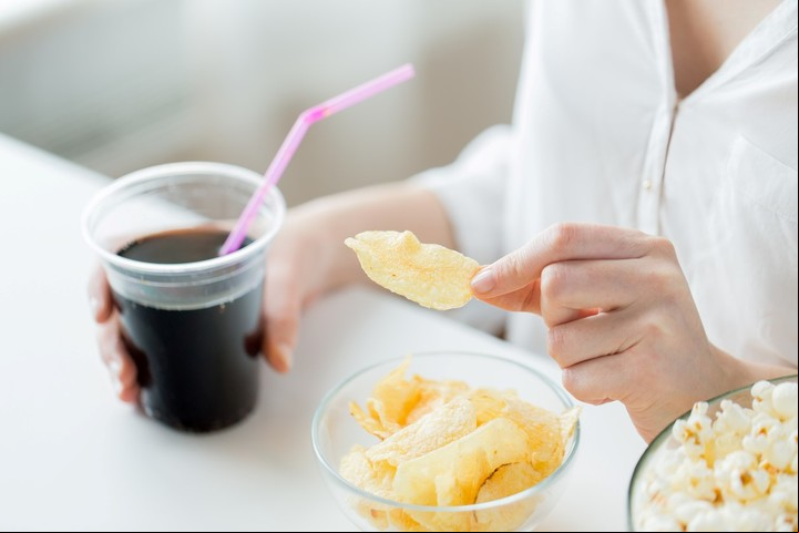 Los alimentos ricos en grasas, sodio y azúcares deben ser de consumo ocasional.