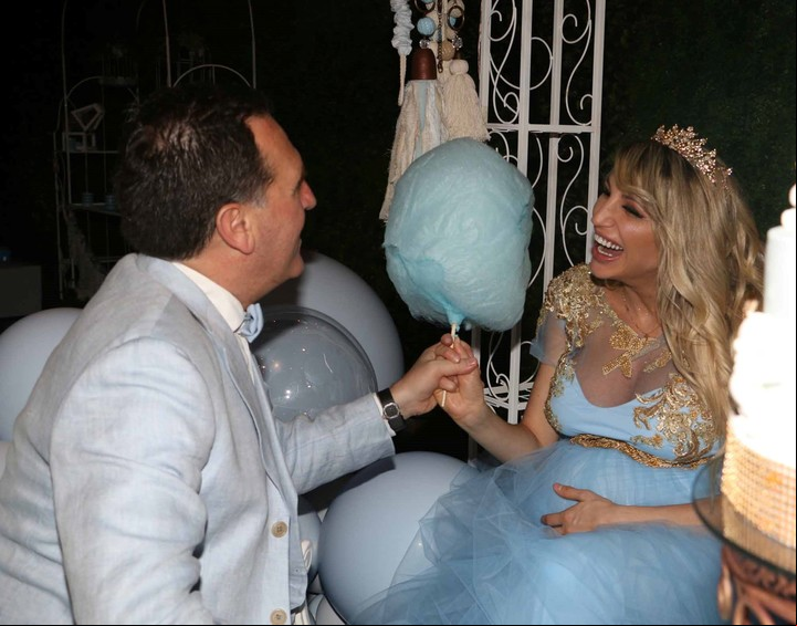 Vicky Xipolitakis y Javier Naselli en el baby shower de su hijo