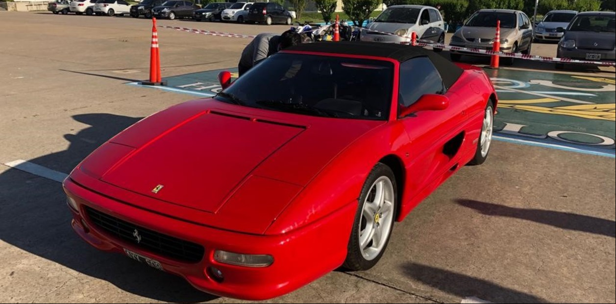 La Ferrari F355 que perteneció a Diego Maradona y fue secuestrada en poder del clan Loza.