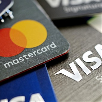 Gastos en dólares: cómo pagar la tarjeta en noviembre para evitar recargos y ahorrar 30%