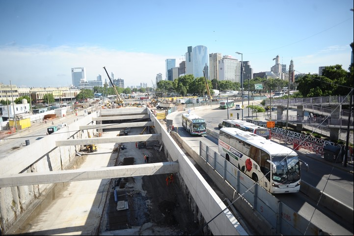 La construcción del Paseo del Bajo, a la altura de la avenida Antártida Argentina. Foto: Germán García Adrasti.