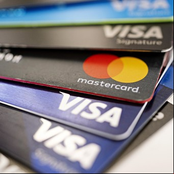 Cómo preparar tus tarjetas de crédito y débito para un viaje al exterior: 8 chequeos clave