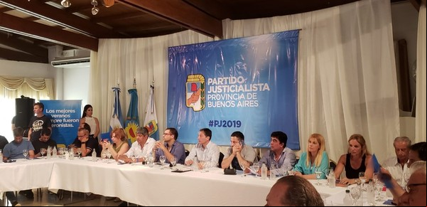 Ante la posibilidad de desdoblamiento el PJ bonaerense apura el armado electoral