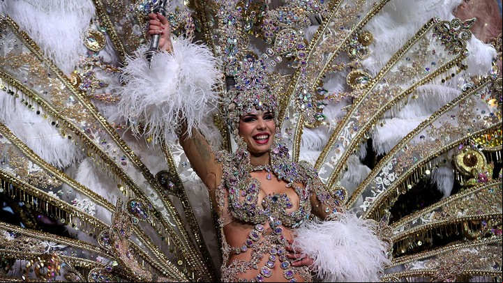El segundo carnaval más grande del mundo es el de Santa Cruz de Tenerife, en las islas Canarias. EFE/Cristóbal García.
